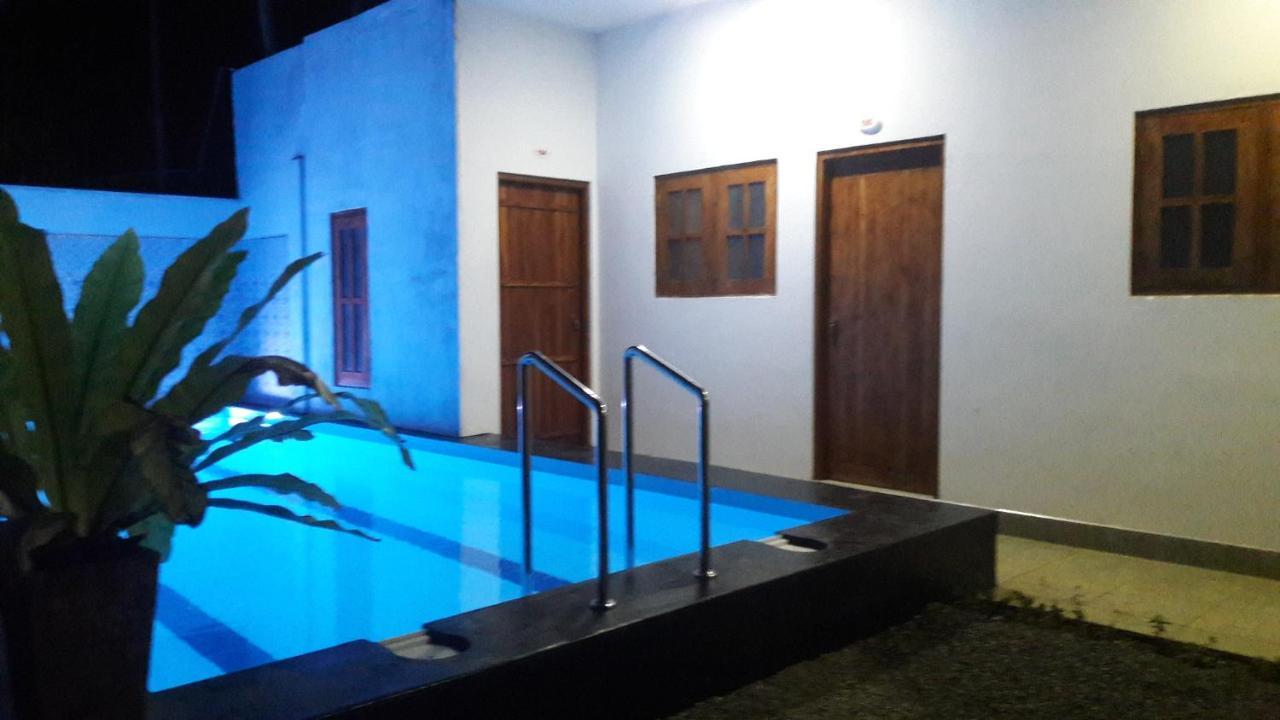 Big House Udawalawe Bed & Breakfast Ngoại thất bức ảnh