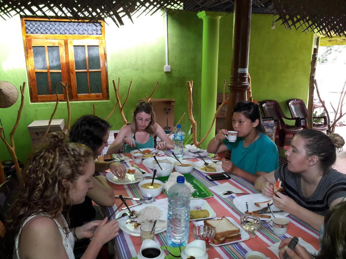 Big House Udawalawe Bed & Breakfast Ngoại thất bức ảnh